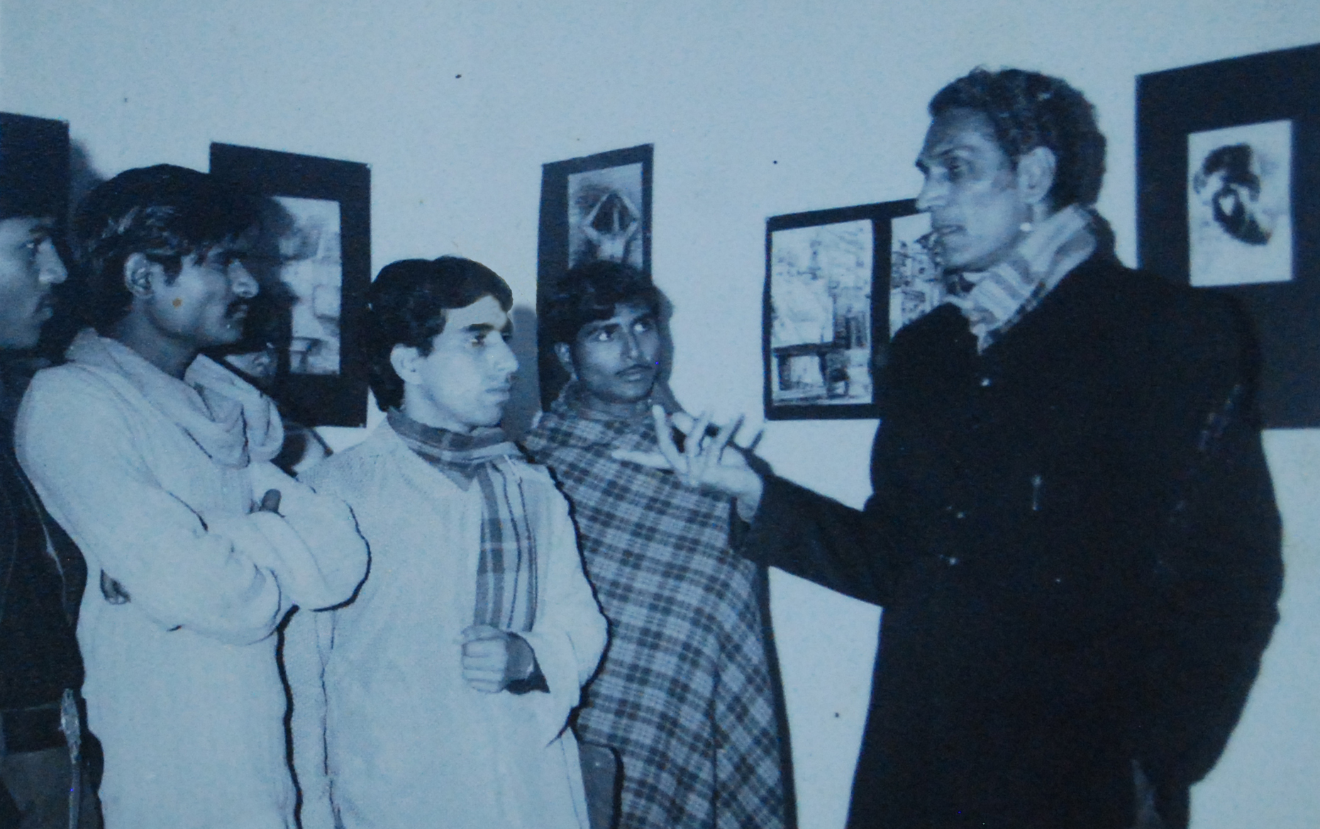 Exhibition visit by Sh. K.S.Kulkarni Dean B.H.U. Art & Music Faculty  by Registration Dunia